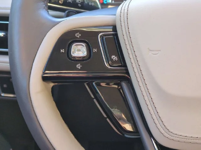 Used 2021 Blue Lincoln Reserve image 17