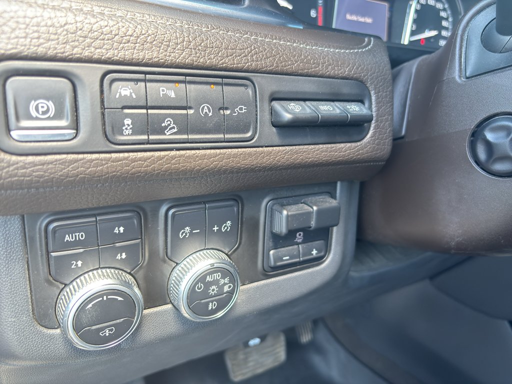 Used 2021 White GMC Denali image 19