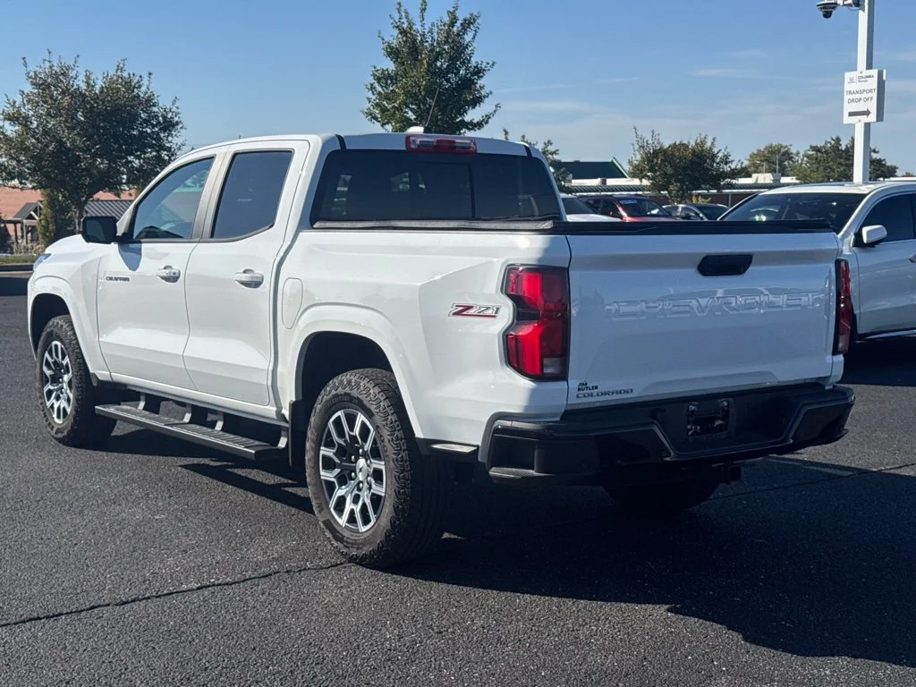 Used 2025 White Chevrolet Z71 image 5