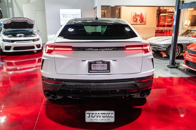 Used 2019  Lamborghini Base image 16