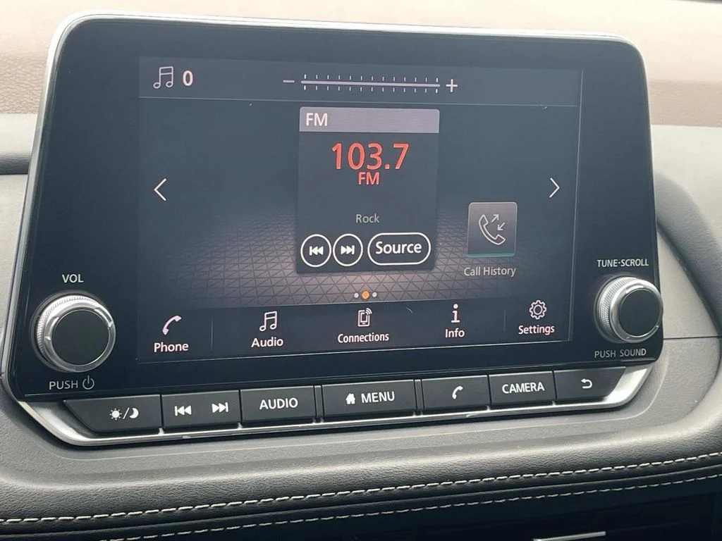 Used 2021 Gray Nissan SV image 17