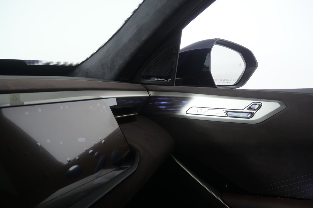 New 2027 Tanzanite Blue II Metallic BMW  image 29