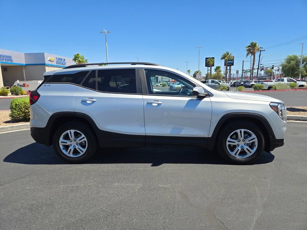 Used 2022 Quicksilver Metallic GMC SLE image 7