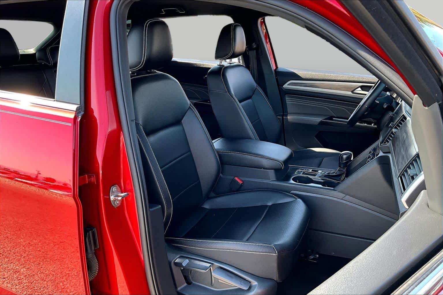 Pre-Owned 2021 Volkswagen Atlas Cross Sport 3.6L V6 SE W/Technology