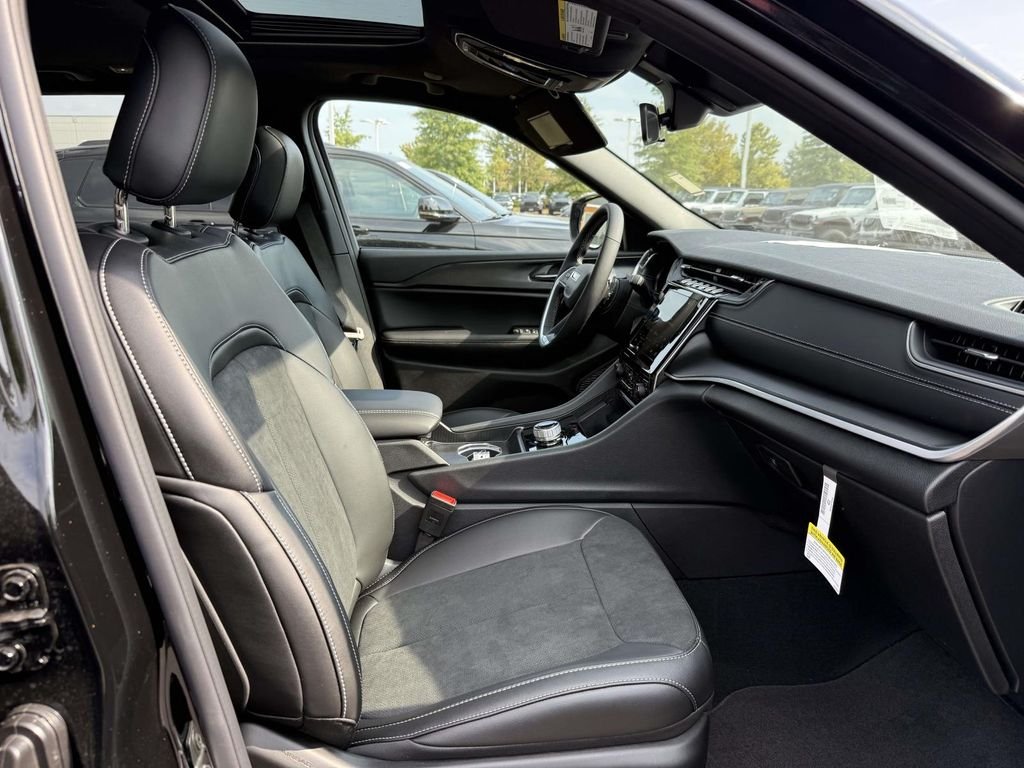 2025 Jeep Grand Cherokee Altitude - Photo 17