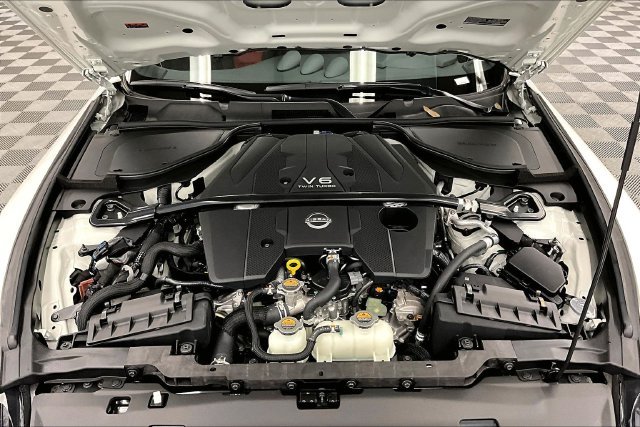 New 2027 Pearl White TriCoat/ Super Black Two Tone Nissan NISMO image 12