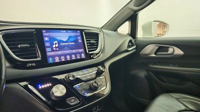 Used 2018 White Chrysler Touring L image 24
