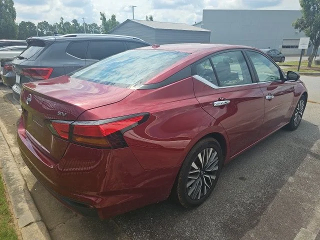 Used 2024 Red Nissan 2.5 SV image 4