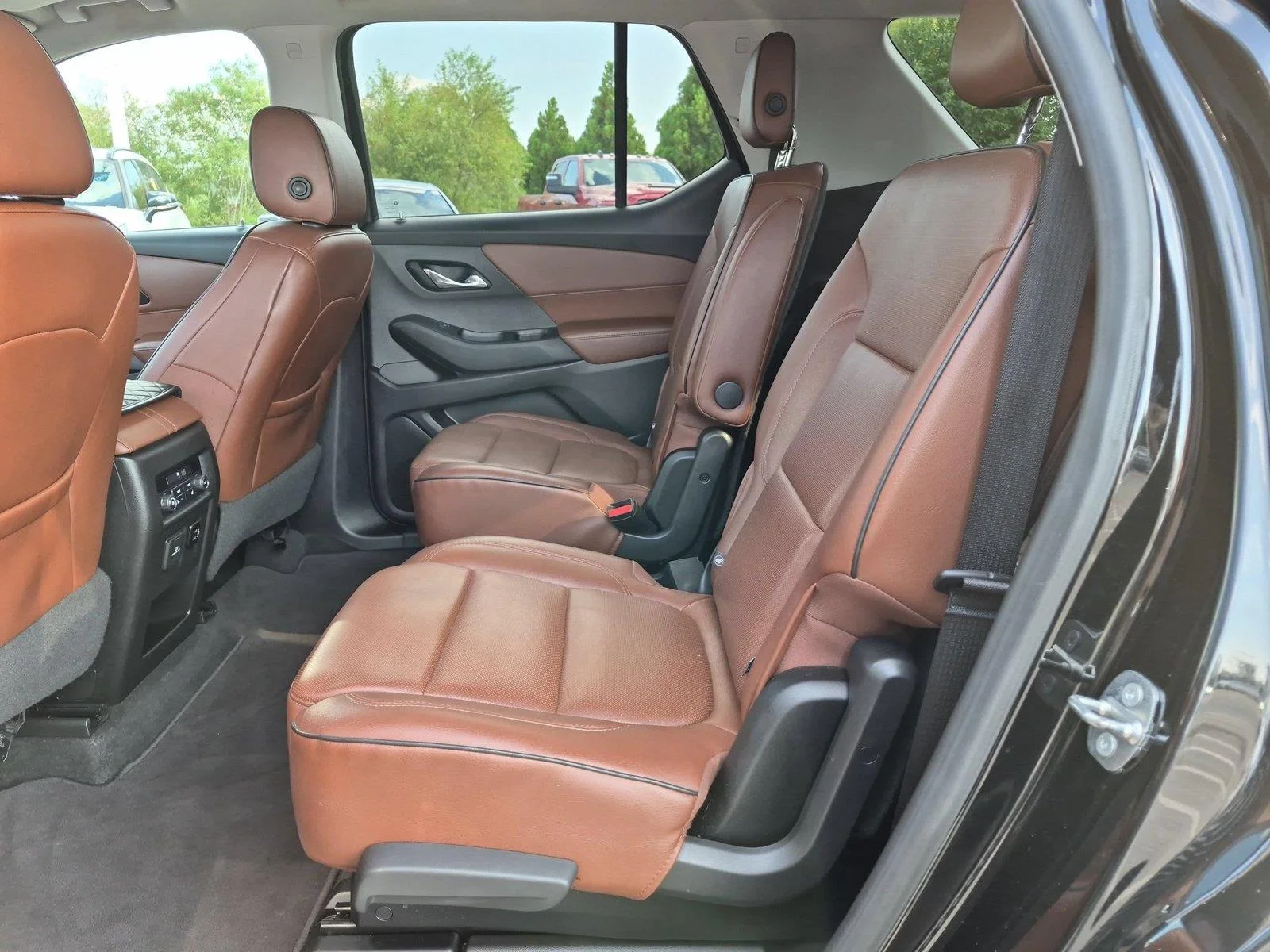 Used 2018 Mosaic Black Metallic Chevrolet High Country image 32