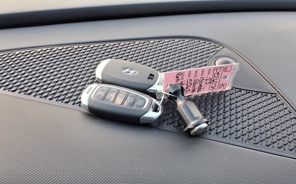 Used 2023 Silver Hyundai SEL image 34