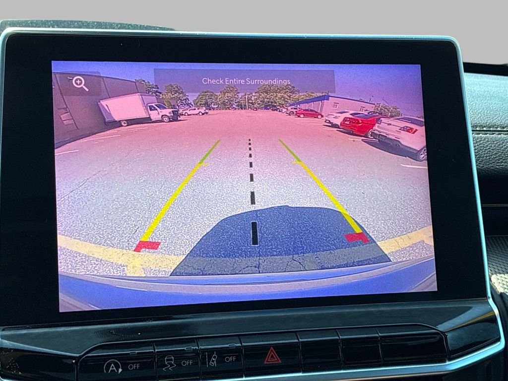 Used 2022 Silver Jeep Latitude image 34