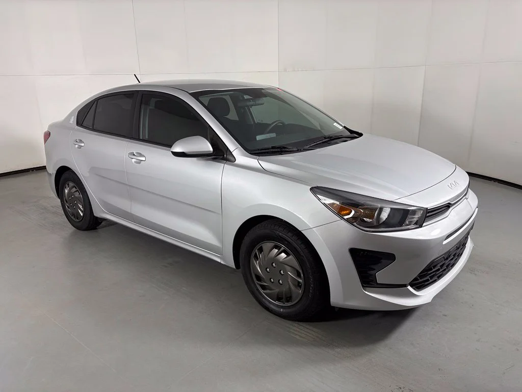 Used 2023 Silver Kia S image 2