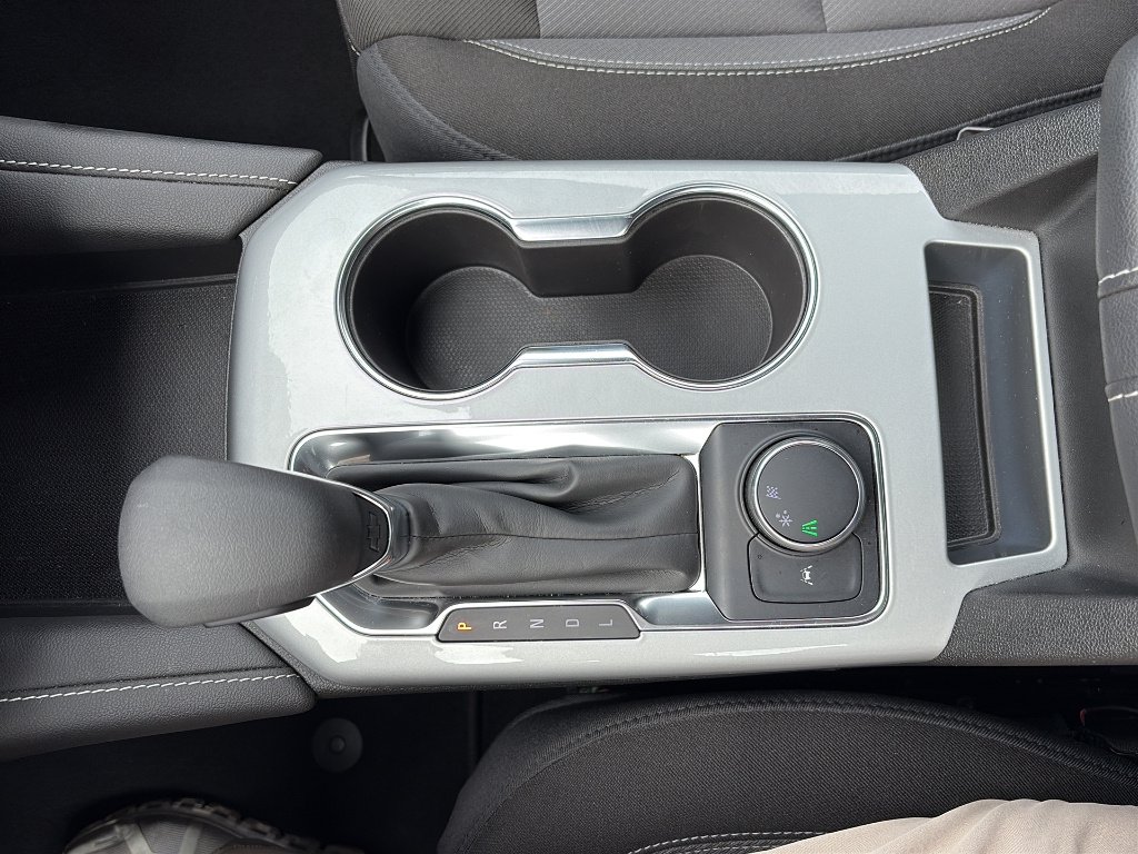 Used 2025 Summit White Chevrolet 2LT image 26