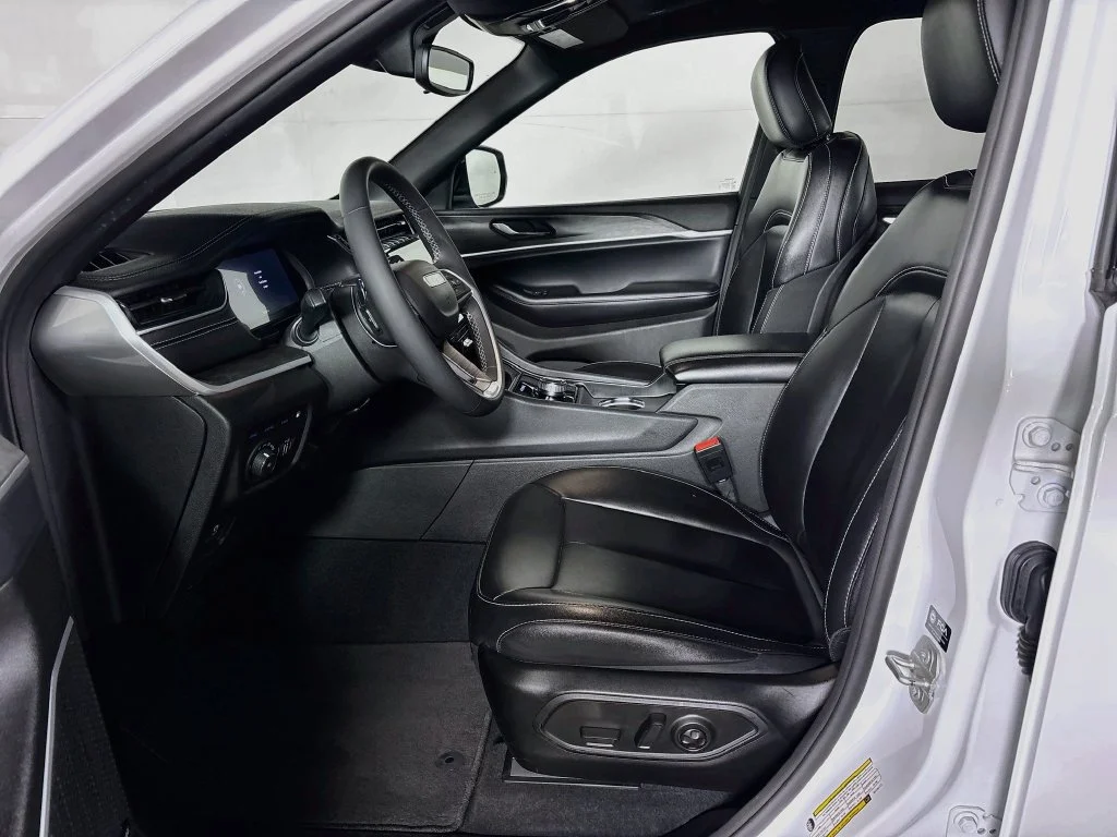 Used 2024 White Jeep 4xe image 11