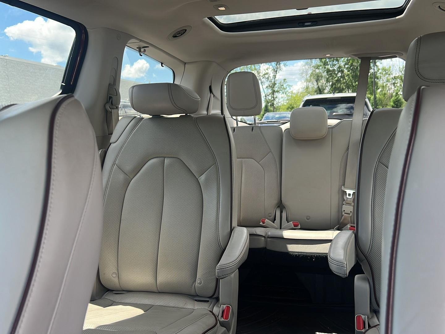 Used 2019 Velvet Red Pearlcoat Chrysler Limited image 4