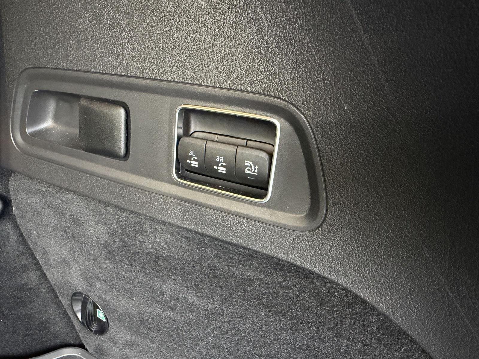 Used 2025 Polar White Mercedes-Benz GLS 450 image 37