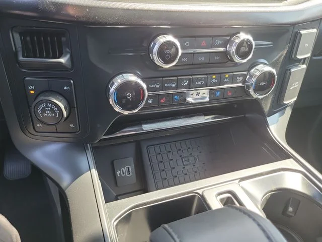 New 2026 Star White Metallic Tri-Coat Ford Lariat image 28