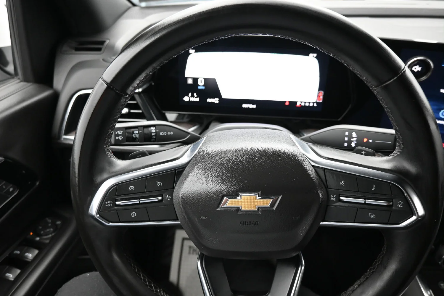 Used 2025 Summit White Chevrolet LT image 15