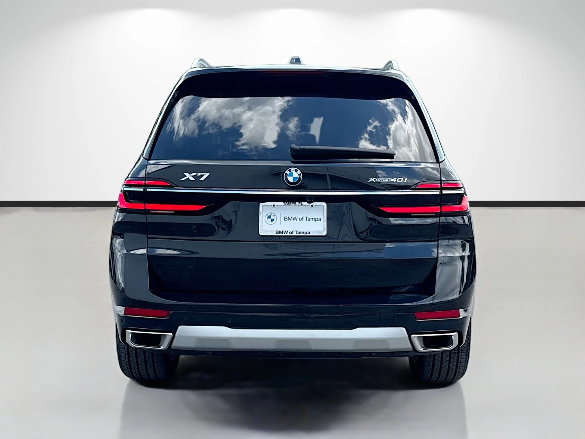 Used 2026 Black Sapphire Metallic BMW xDrive40i image 4