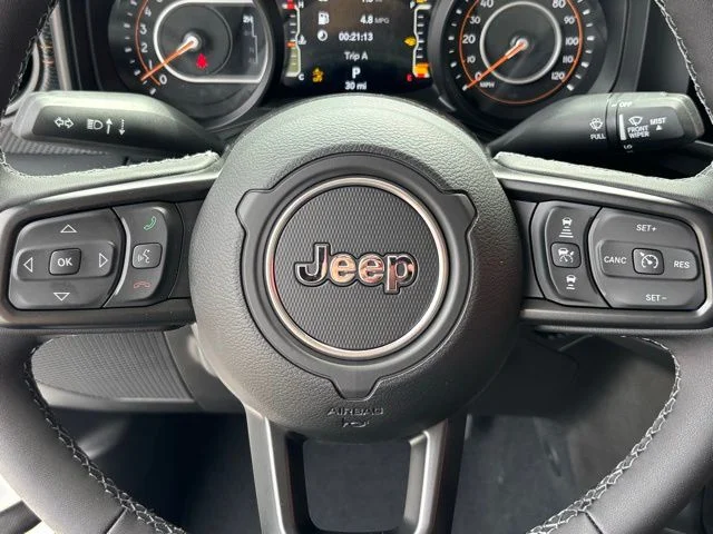 New 2026 Bright White Clear-Coat Exterior Paint Jeep Mojave image 15