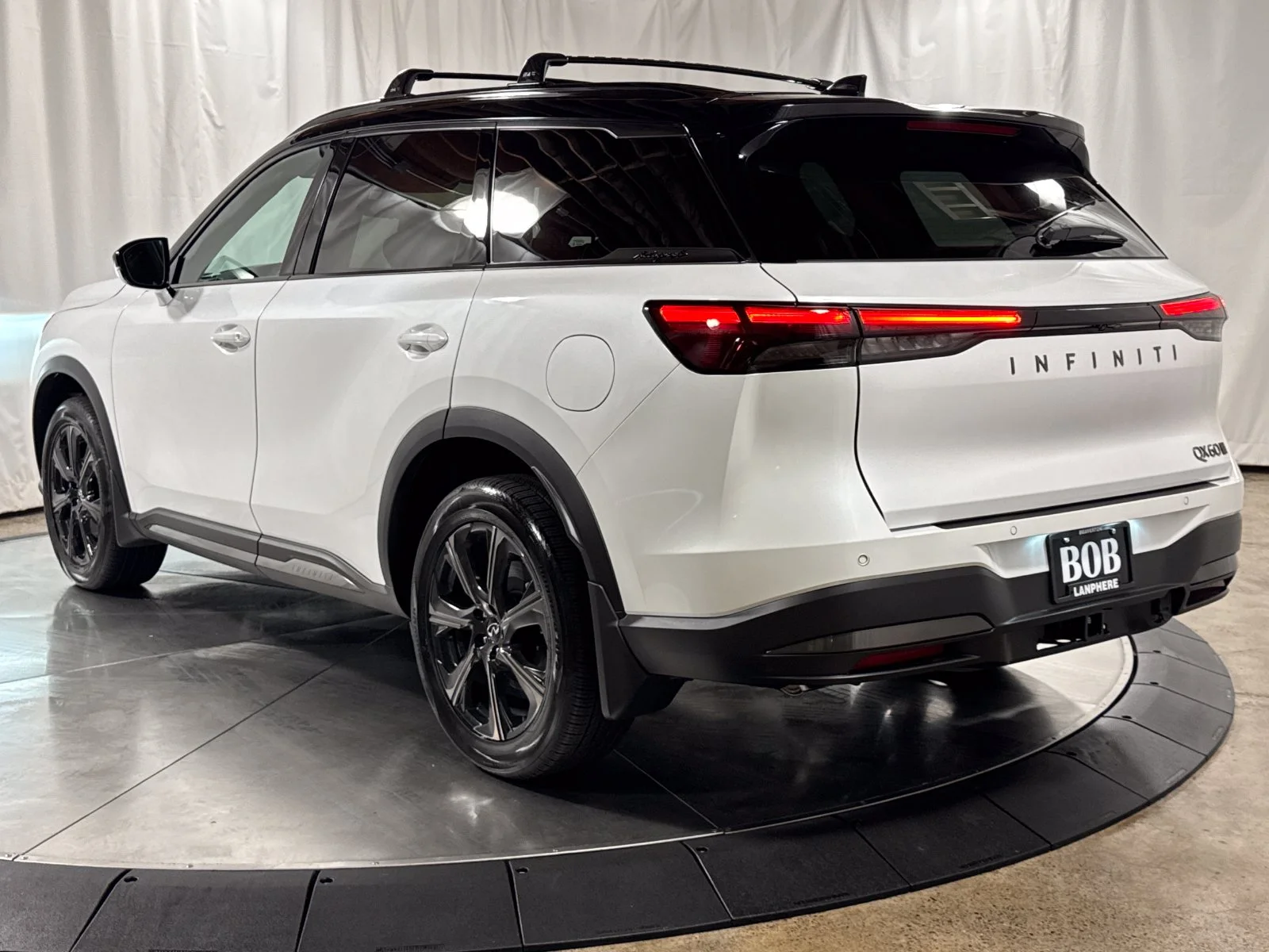 New 2027 2T RAD WHT INFINITI Autograph AWD image 9