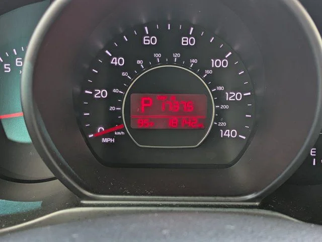 Used 2018 Clear White Kia Base image 24