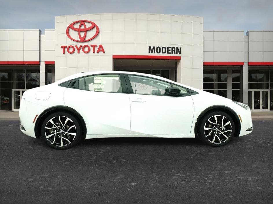 New 2026 Wind Chill Pearl Toyota XSE Premium image 5