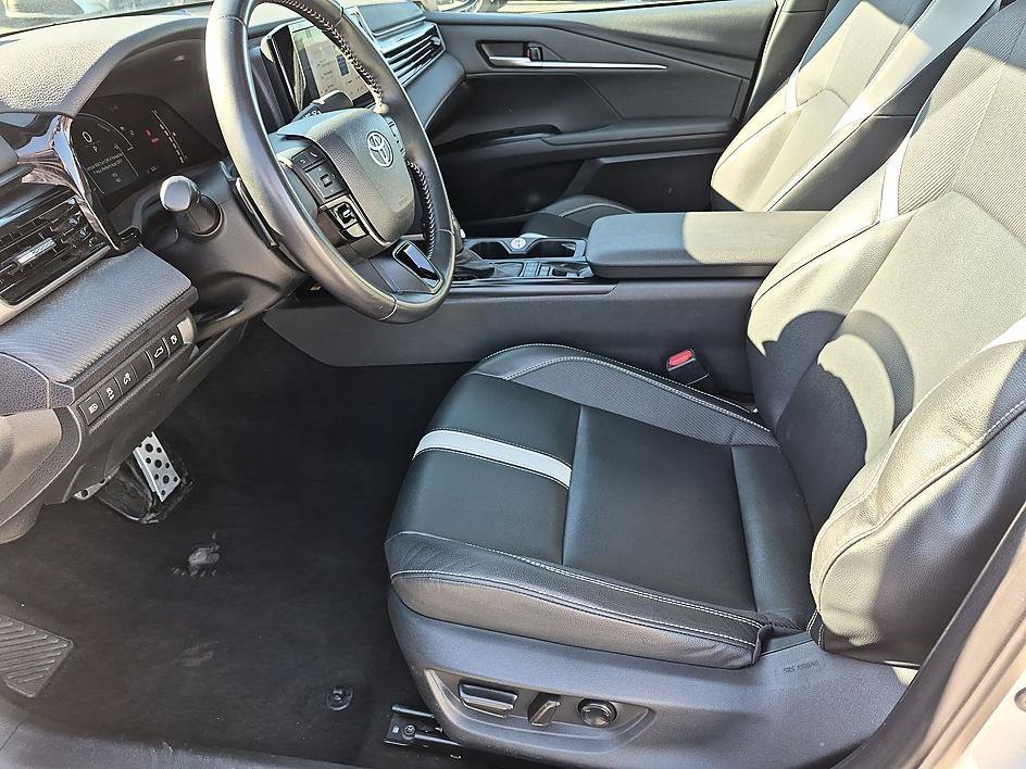 Used 2025 White Toyota LE image 14