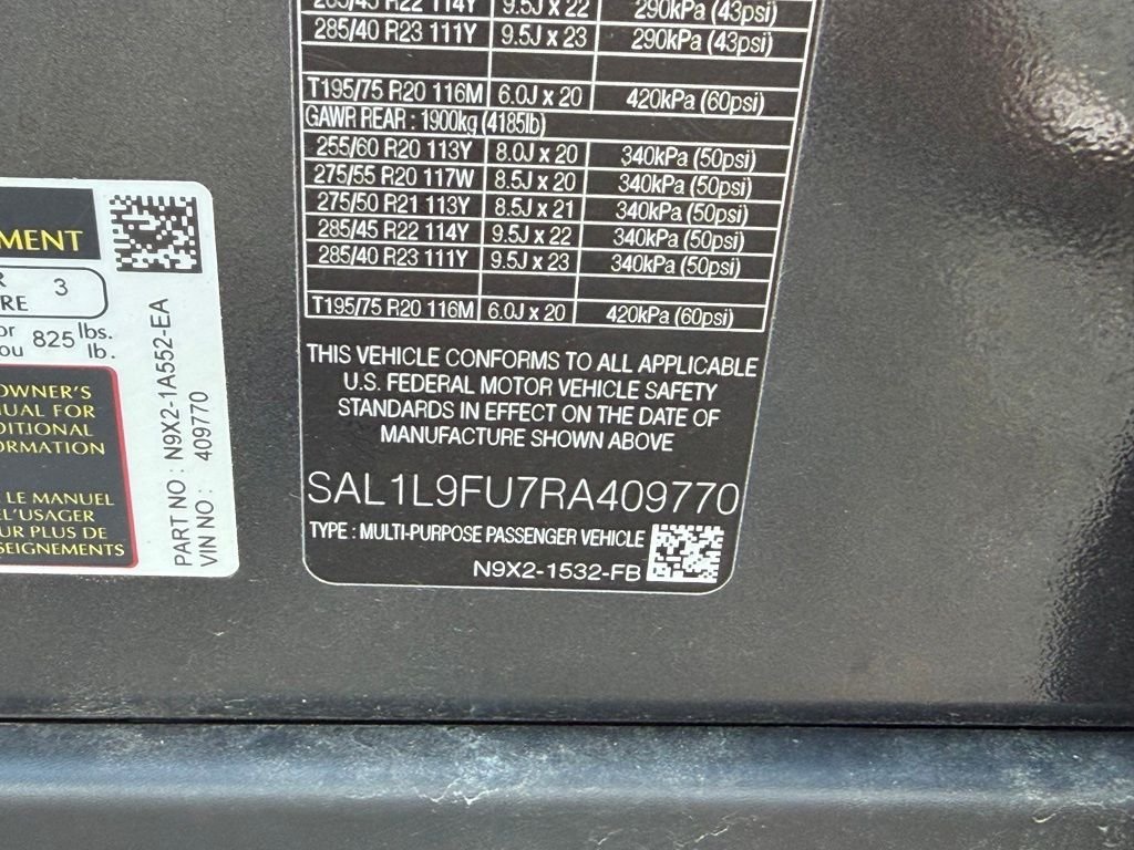 Used 2024 Gray Land Rover Dynamic SE image 17
