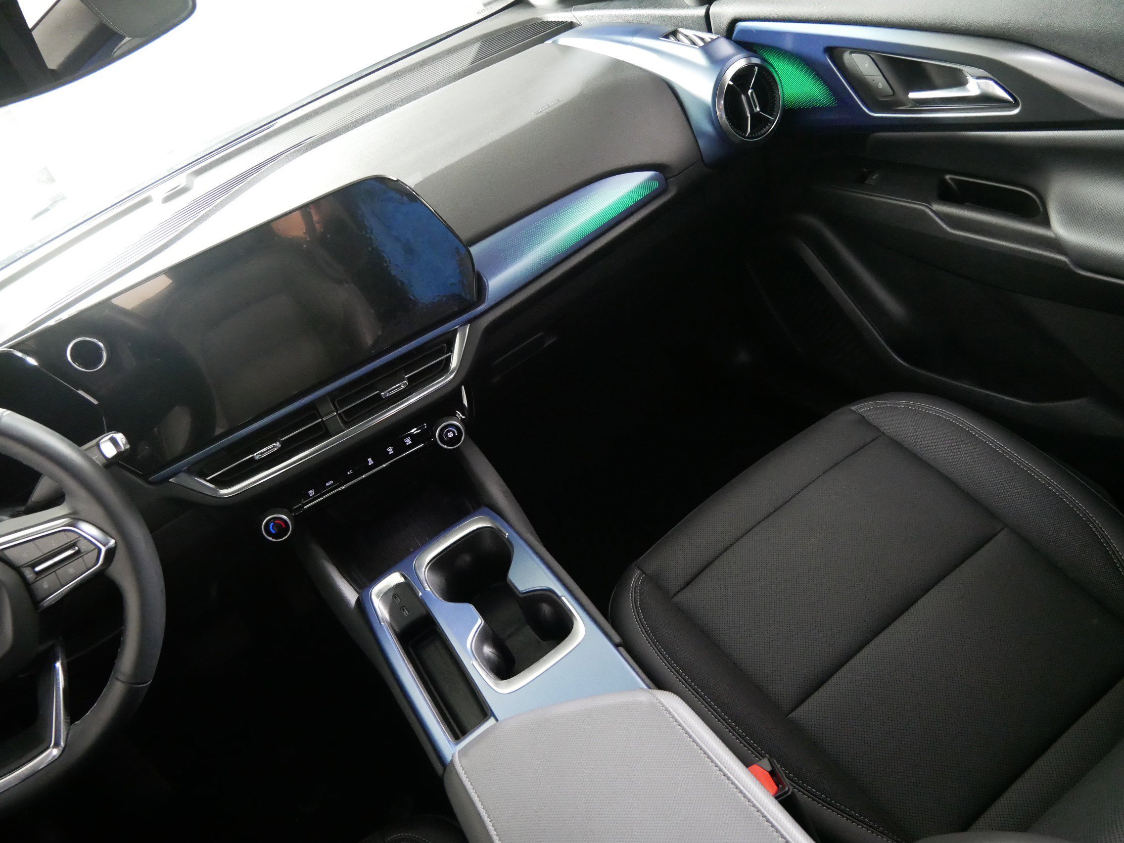 2024 Chevrolet Equinox EV LT - Photo 11