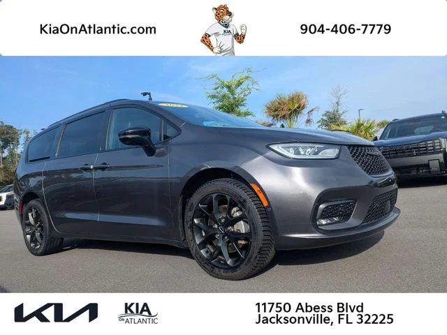 2023 Chrysler Pacifica Limited AWD's photo