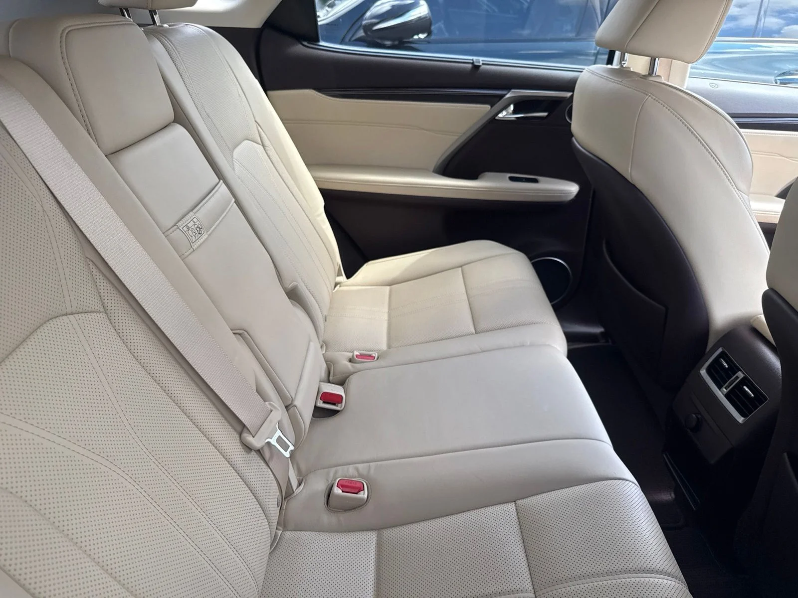 Used 2017 Beige Lexus 450h image 3