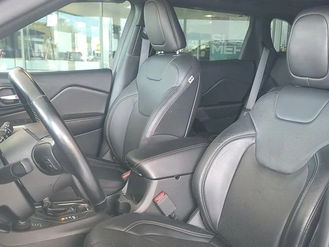 Certified Used 2021 Black Jeep Latitude Lux image 11