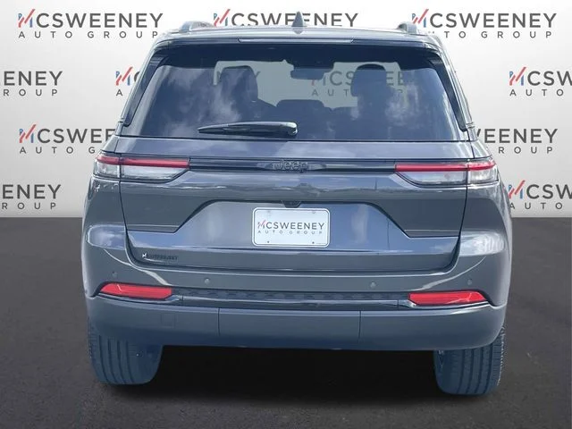 New 2025 Baltic Gray Metallic Clear-Coat Exterior Paint Jeep Altitude image 4