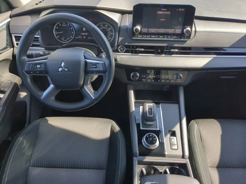 Used 2024 Silver Mitsubishi ES image 13