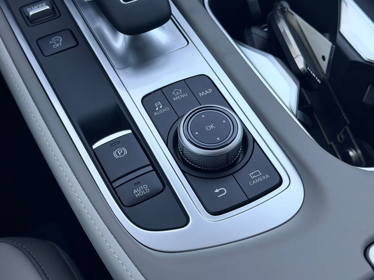 New 2027 RADIANT WHITE INFINITI Luxe FWD image 27