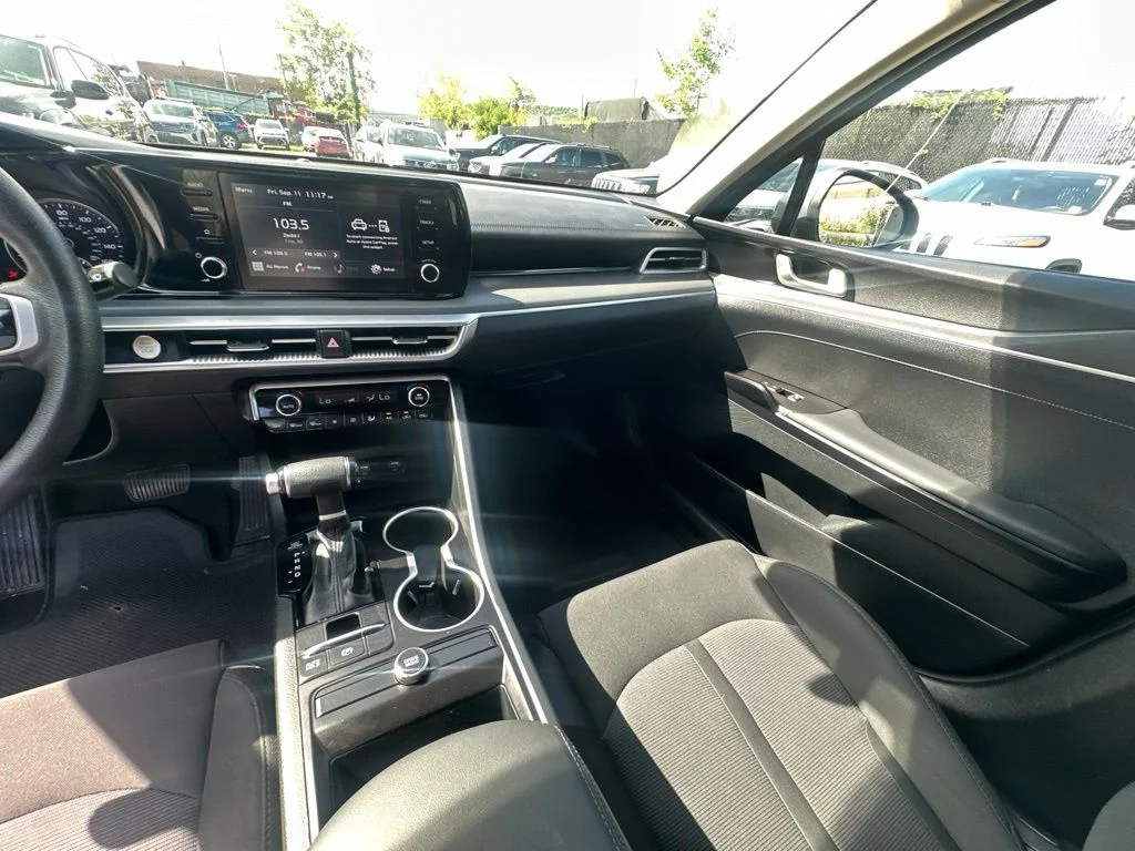 Used 2024 Silver Kia LXS image 27