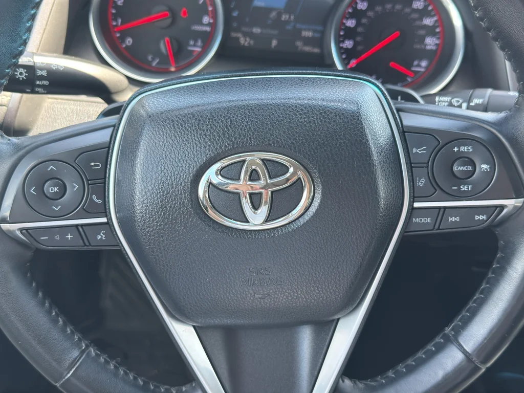 Used 2018 Super White Toyota XSE V6 image 13