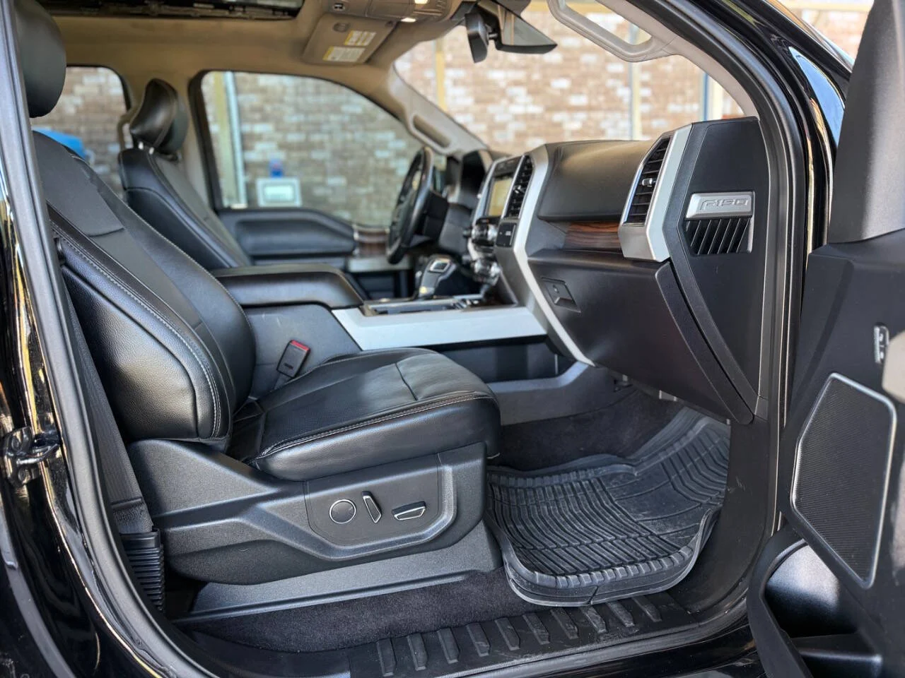 Used 2017 Black Ford Lariat 4x4 4dr SuperCrew 5.5 ft. SB image 19