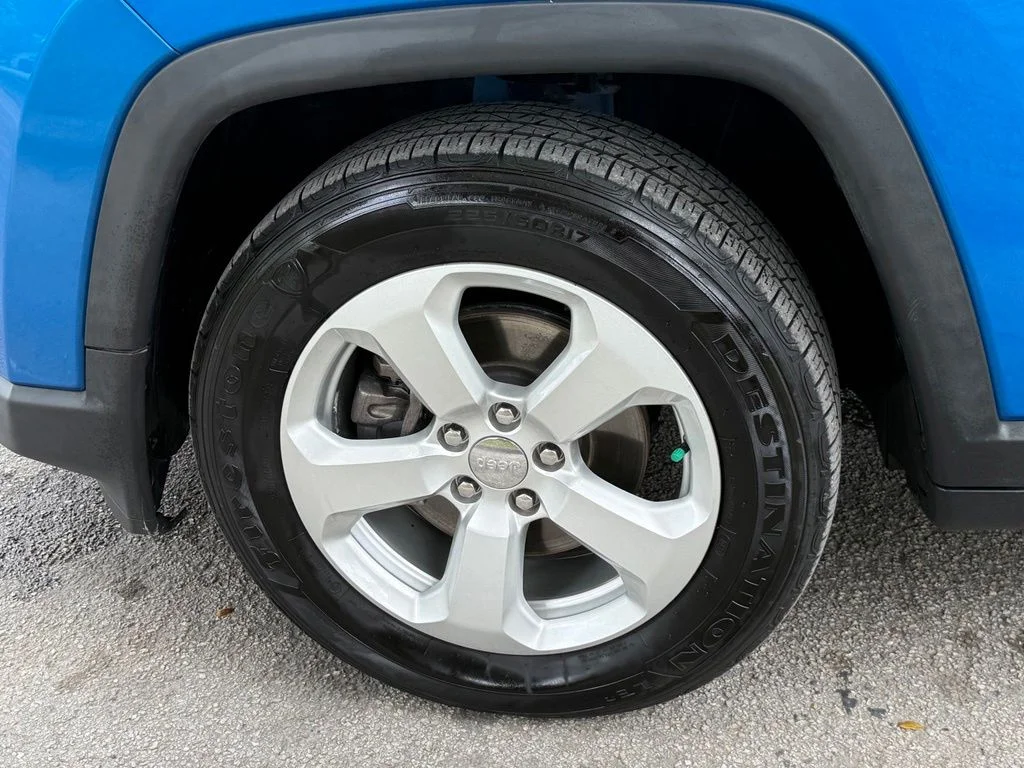 Certified Used 2019 Blue Jeep Latitude image 30