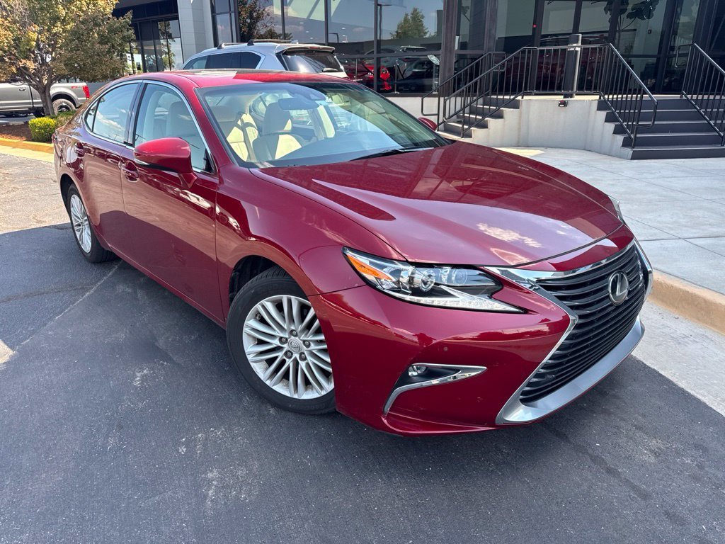Used 2017  Lexus 350 image 2