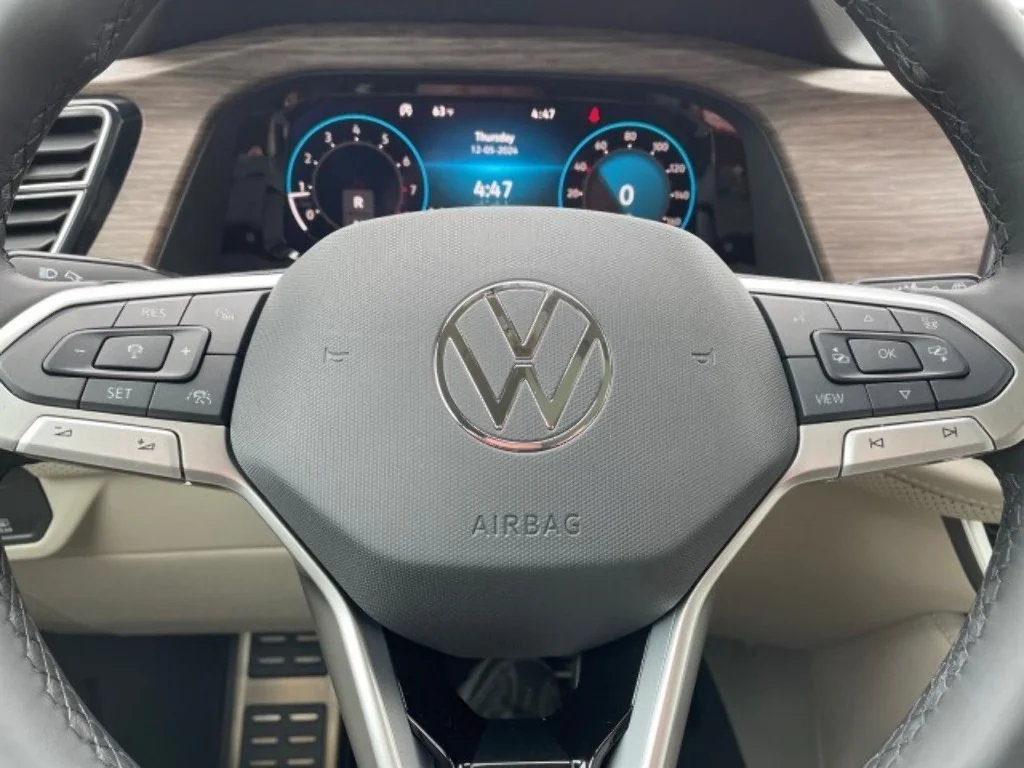 New 2026 Opal White Pearl Volkswagen 2.0T SEL Premium R-Line 4MOTION image 19