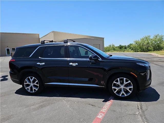 Used 2022 Black Hyundai SEL Front-Wheel Drive image 6
