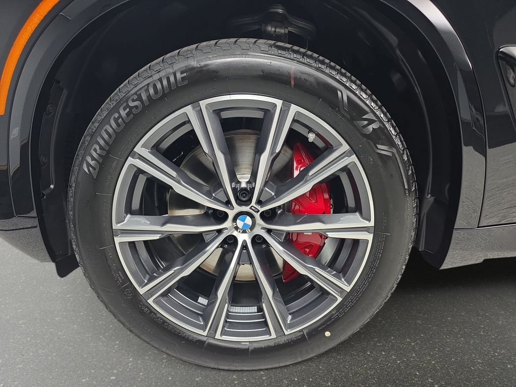 New 2026 Black Sapphire Metallic BMW xDrive40i image 32