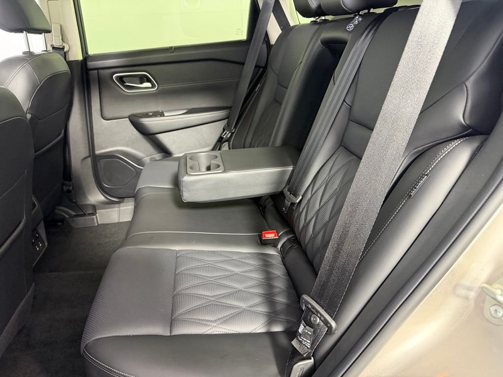 Used 2026 Gold Nissan Platinum image 28