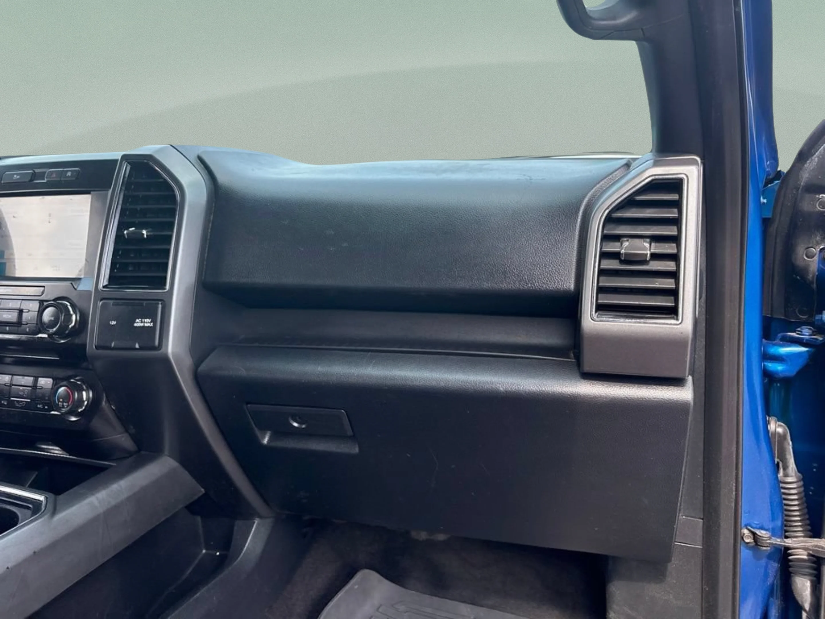 Used 2018 Lightning Blue Ford XLT image 25