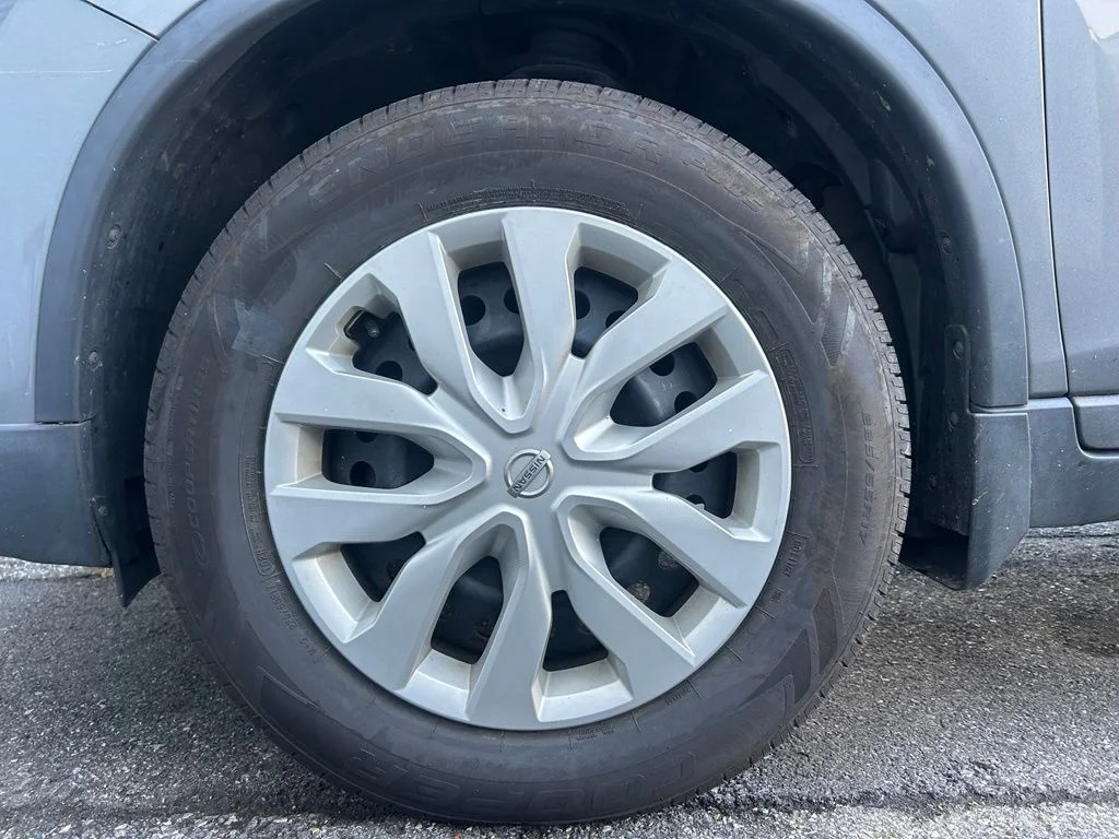 Used 2018 Gray Nissan S image 11