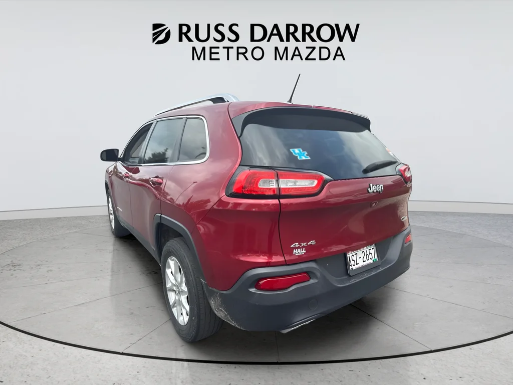 Used 2015 Red Jeep Latitude image 3