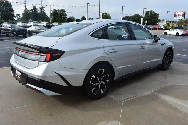 Used 2025 Silver Hyundai SEL image 5