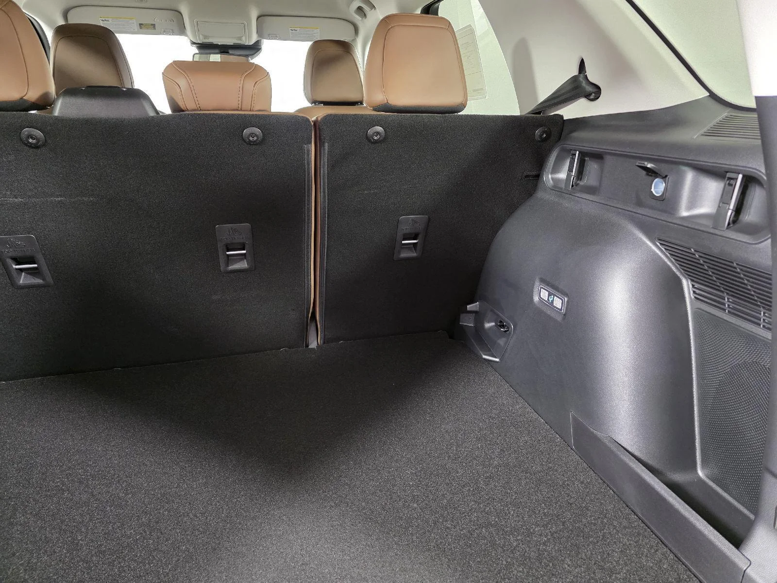 Used 2025 Carbonized Gray Metallic Ford Outer Banks image 7